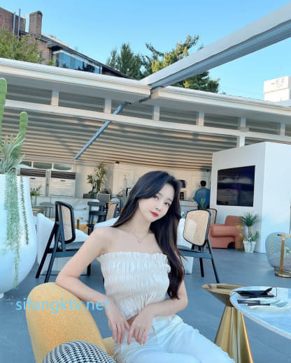 【2023_04_14】Long_hair_+_black_stockings_touching_pussy_🥰.m4v